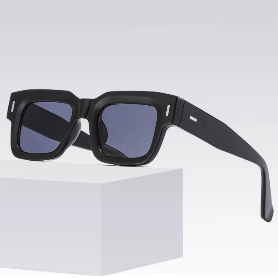 2023 New Retro Grey Square Sunglasses for Women Men Fashion Transparen Frame Glasses Eyewear Male Shades UV400 Rivets Eyeglasse